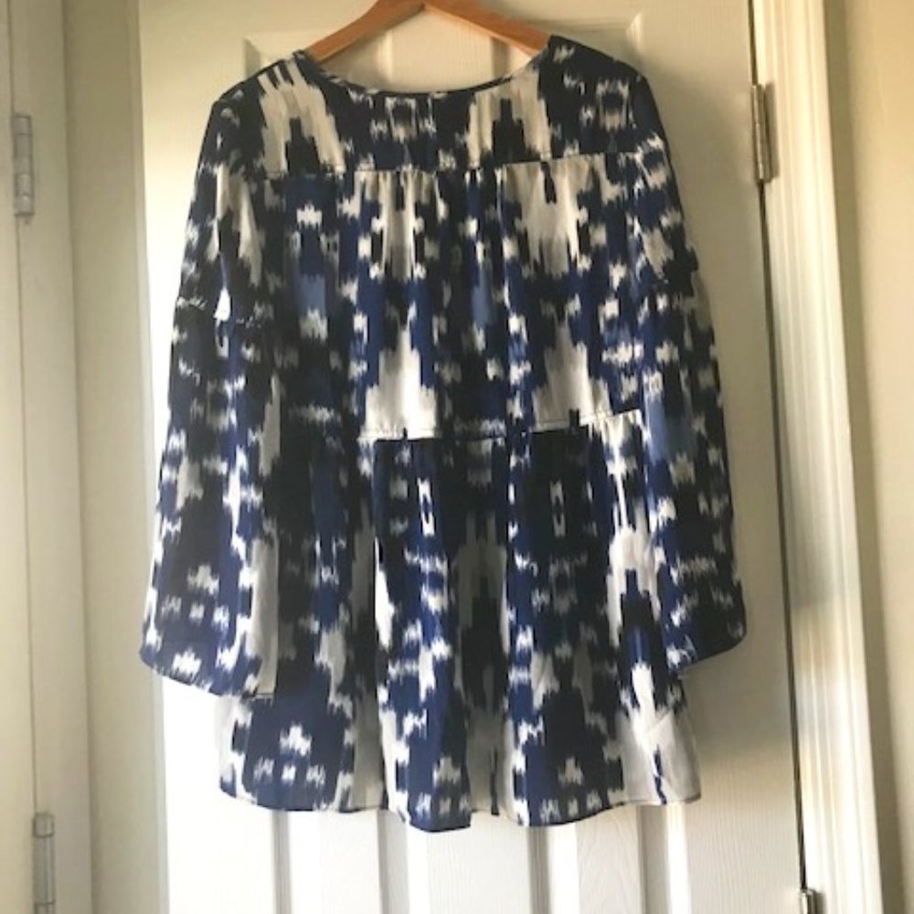 Jones New York Blue White Blouse top Flare Sleeves